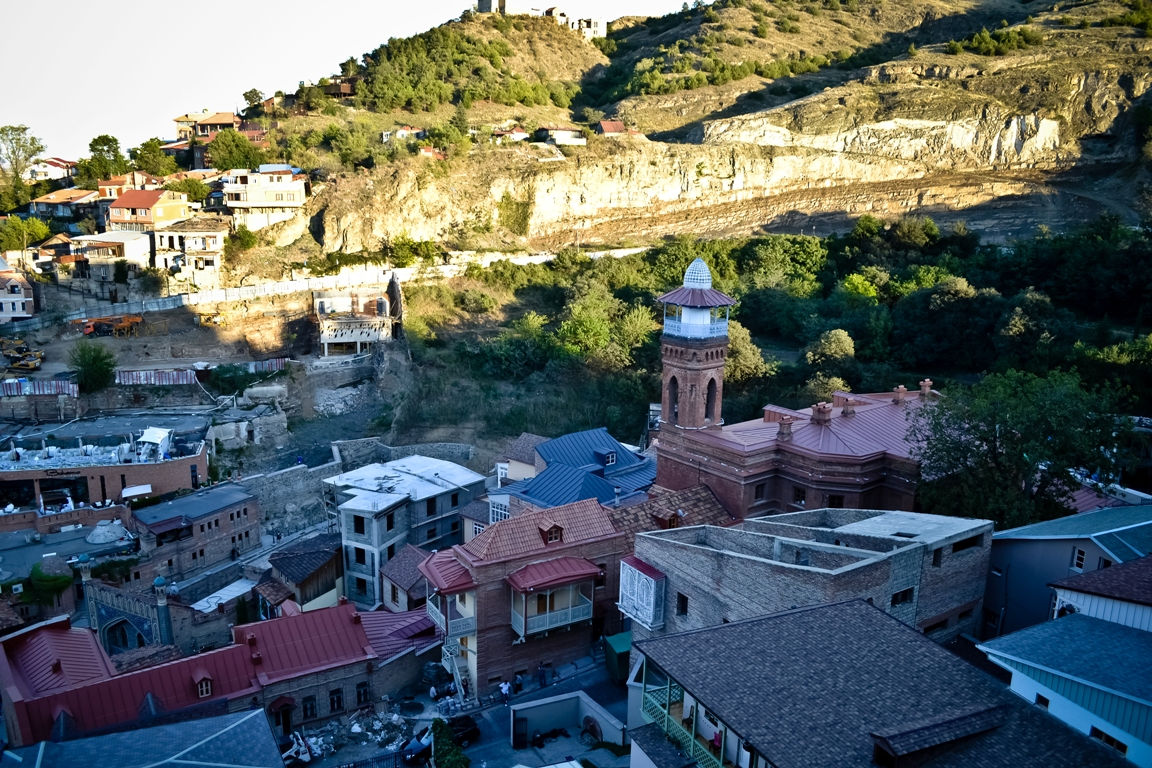 Крепость Нарикала и узкие улицы старого Тбилиси